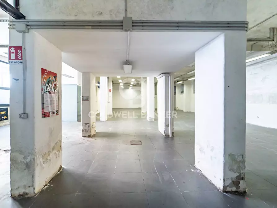 Immagine 5 di Magazzino in vendita  in Viale Mario Rapisardi 504 a Catania