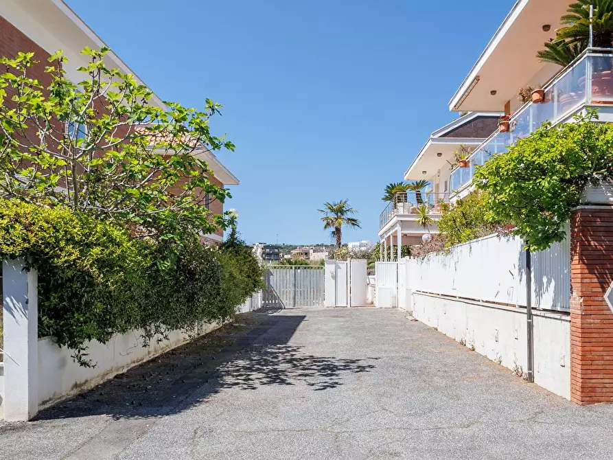 Immagine 85 di Villa in vendita  in Via Aurelia 136N a Santa Marinella