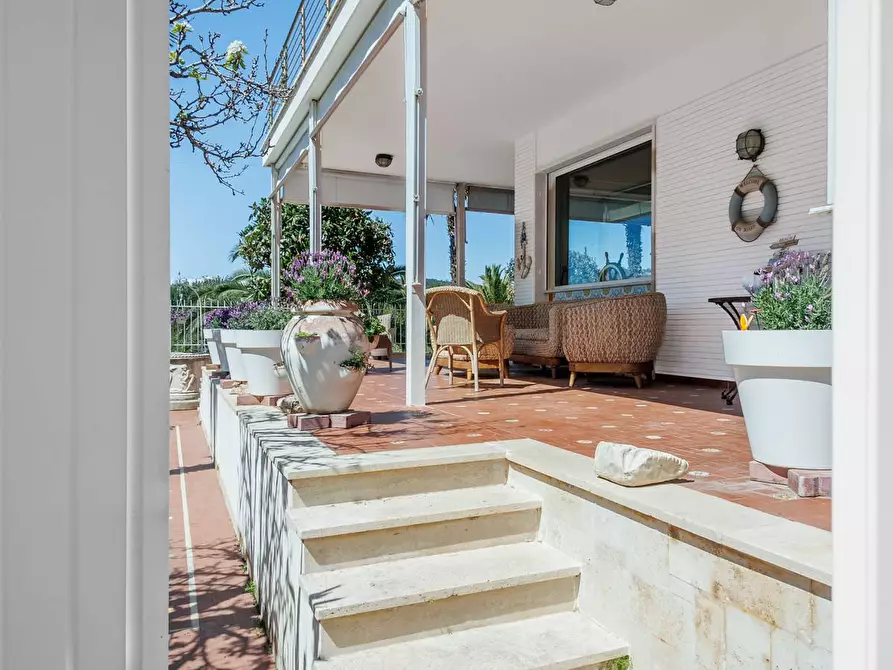 Immagine 2 di Villa in vendita  in Via Aurelia 136N a Santa Marinella