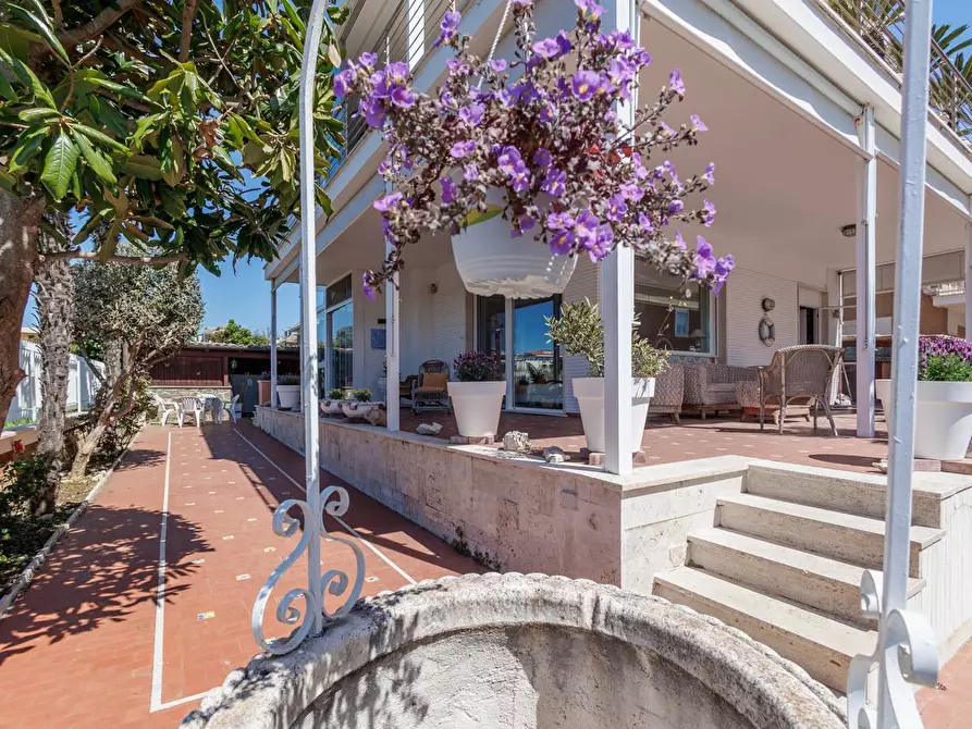 Immagine 8 di Villa in vendita  in Via Aurelia 136N a Santa Marinella