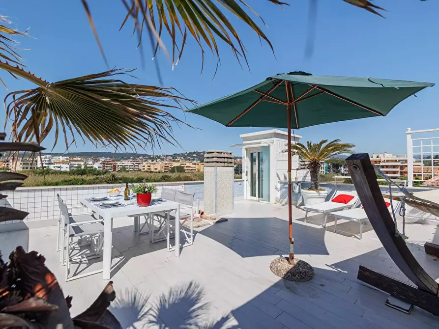 Immagine 71 di Villa in vendita  in Via Aurelia 136N a Santa Marinella