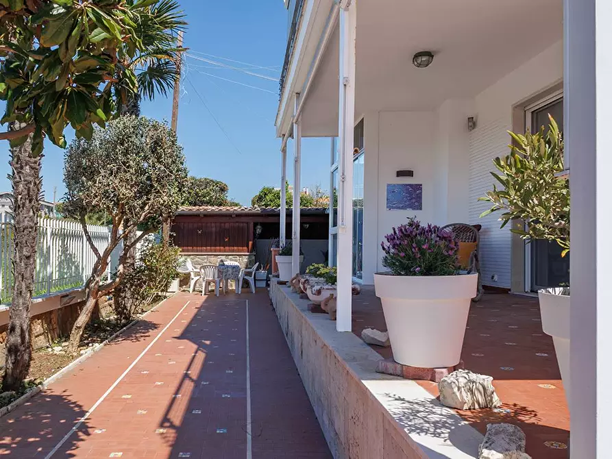 Immagine 76 di Villa in vendita  in Via Aurelia 136N a Santa Marinella