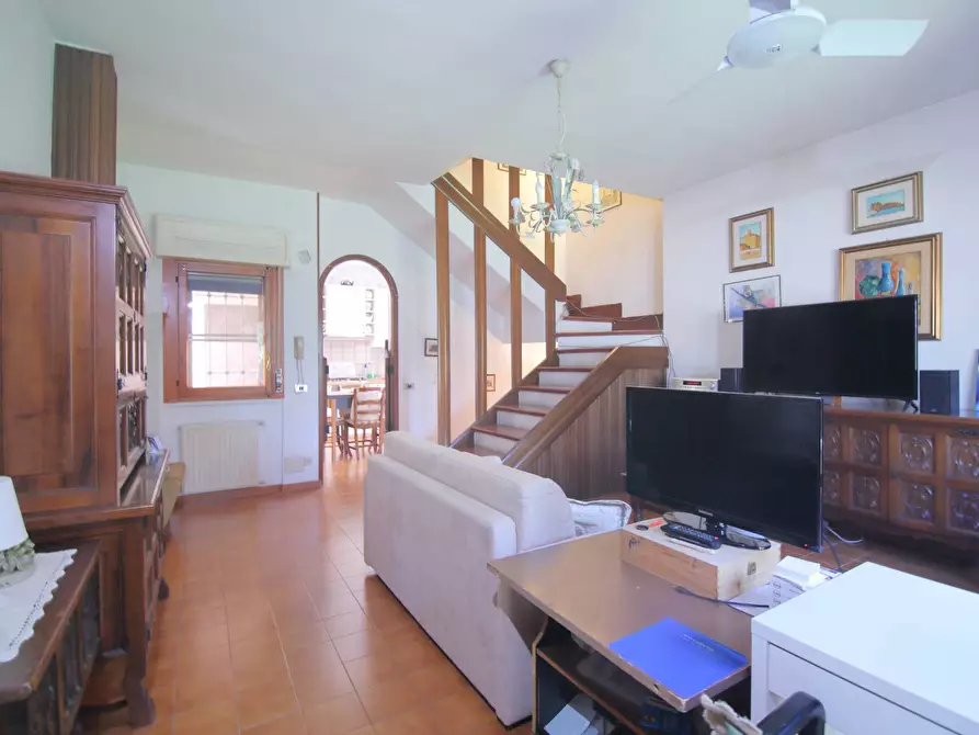 Immagine 2 di Villa in vendita  in Via Giulio Belvederi 44 a Roma