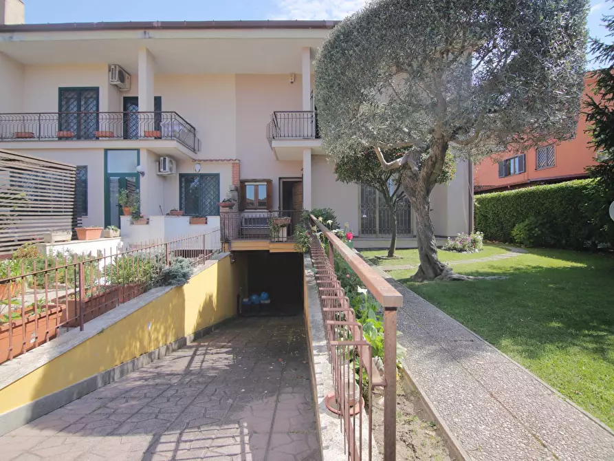 Immagine 19 di Villa in vendita  in Via Giulio Belvederi 44 a Roma