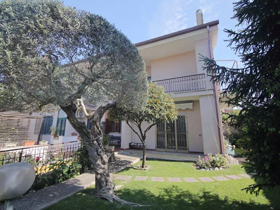Immagine 30 di Villa in vendita  in Via Giulio Belvederi 44 a Roma