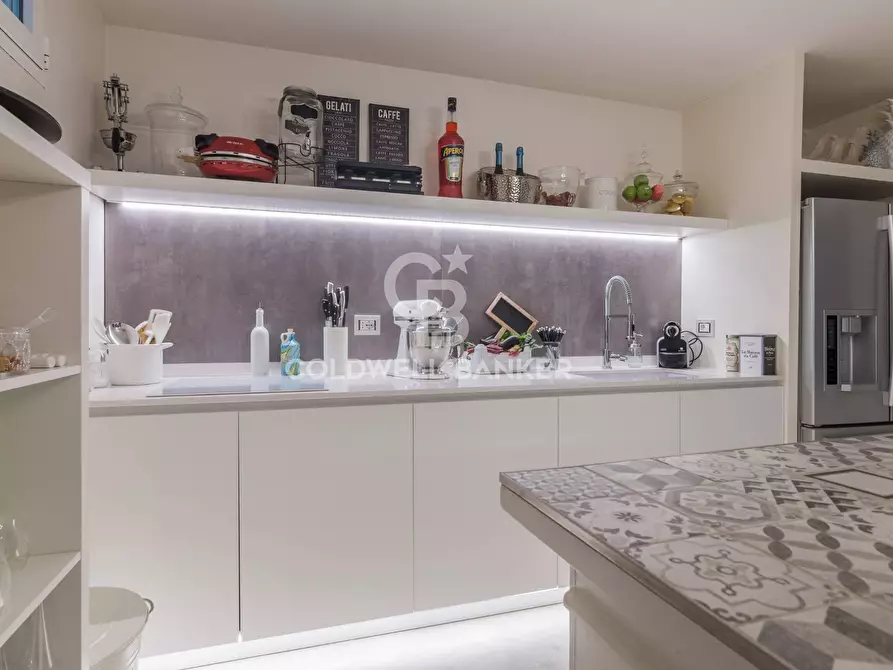 Immagine 8 di Villa in vendita  in viale oneglia 18 a Riccione