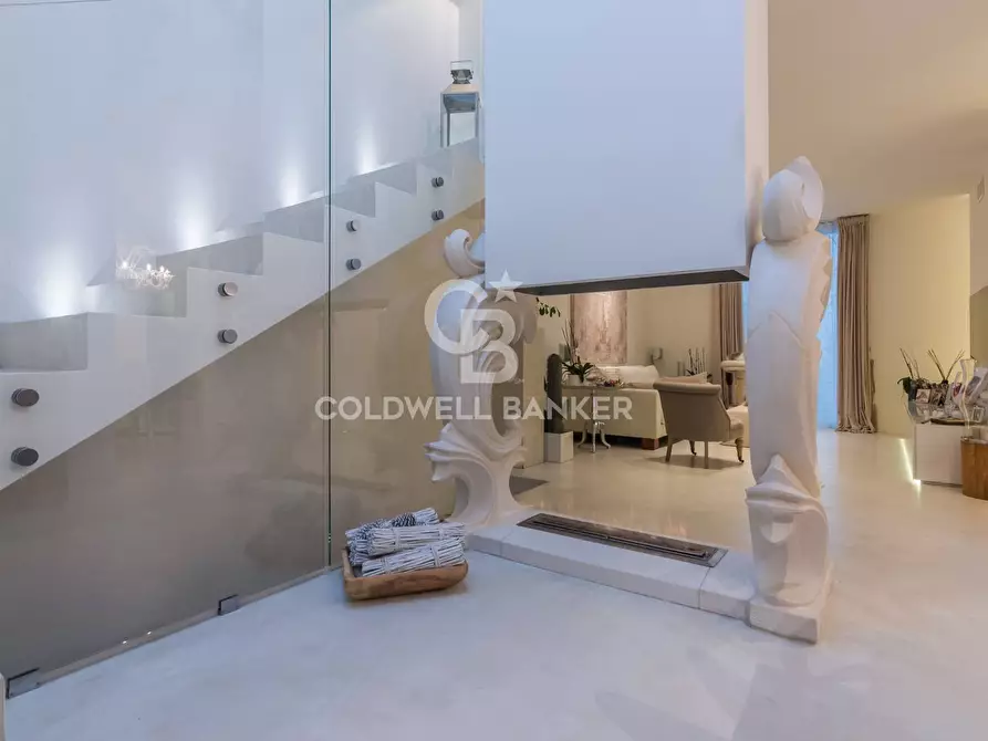 Immagine 1 di Villa in vendita  in viale oneglia 18 a Riccione