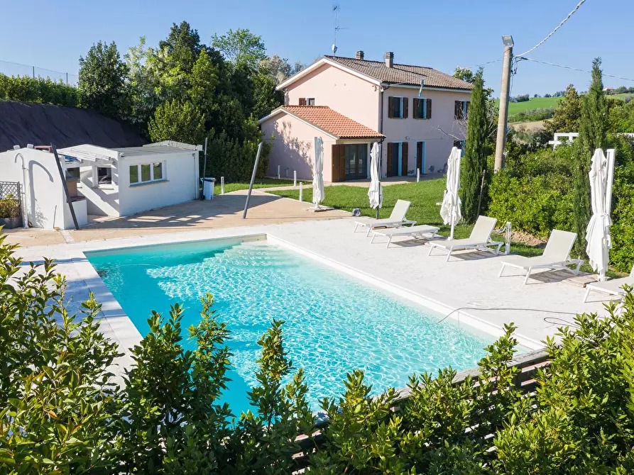 Immagine 3 di Villa in vendita  in Via San Vincenzo a Cartoceto