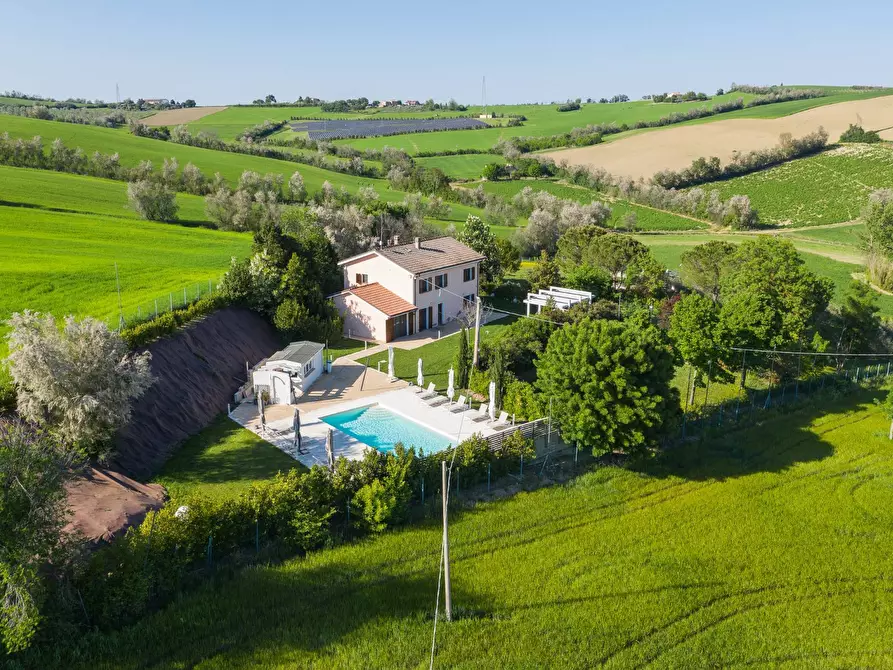 Immagine 1 di Villa in vendita  in Via San Vincenzo a Cartoceto