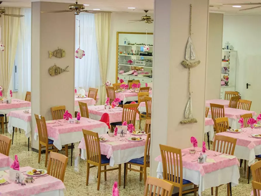 Immagine 14 di Albergo/B&B/Residence in vendita  in via facchini 9 a Cattolica