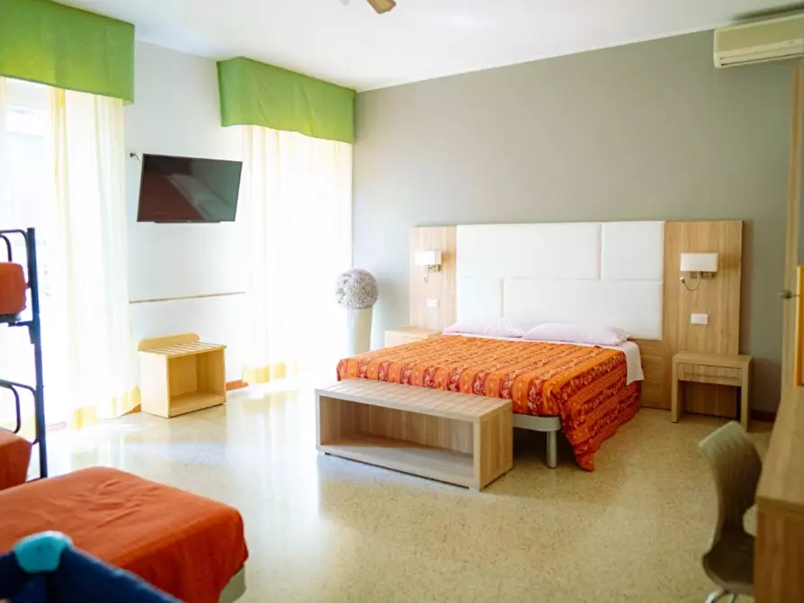 Immagine 8 di Albergo/B&B/Residence in vendita  in via facchini 9 a Cattolica
