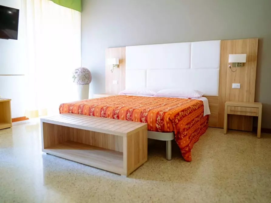 Immagine 6 di Albergo/B&B/Residence in vendita  in via facchini 9 a Cattolica