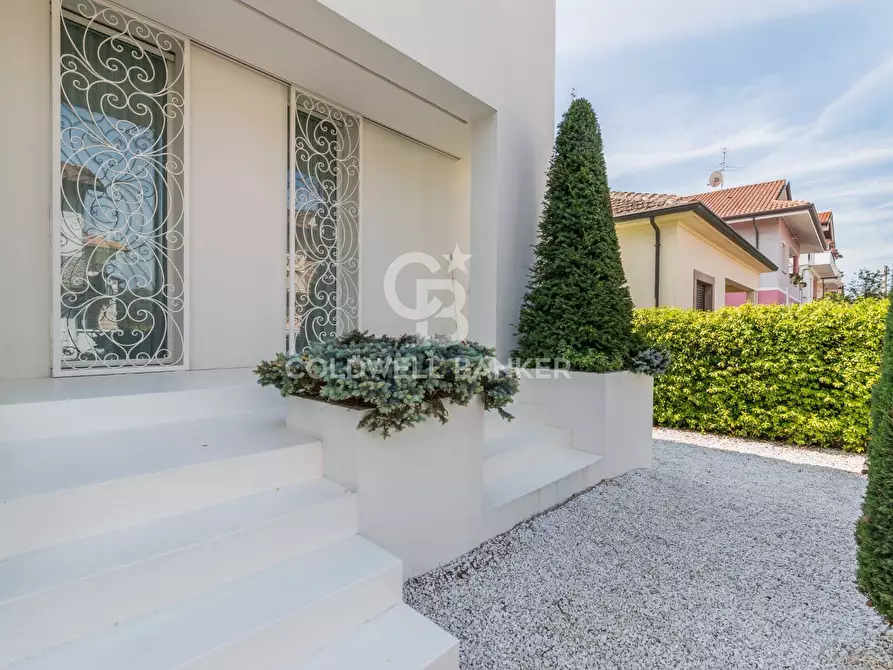 Immagine 42 di Villa in vendita  in San Lorenzo a Riccione