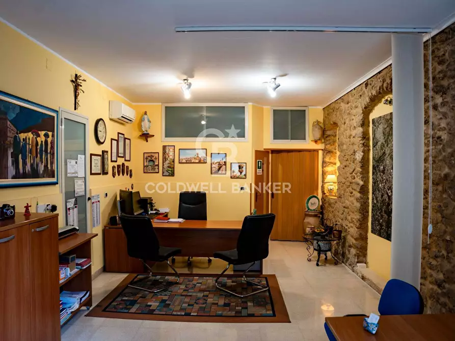 Immagine 3 di Locale commerciale in vendita  in via san filippo neri 23 a Caltagirone