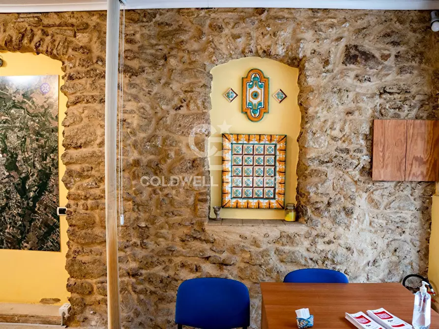 Immagine 9 di Locale commerciale in vendita  in via san filippo neri 23 a Caltagirone
