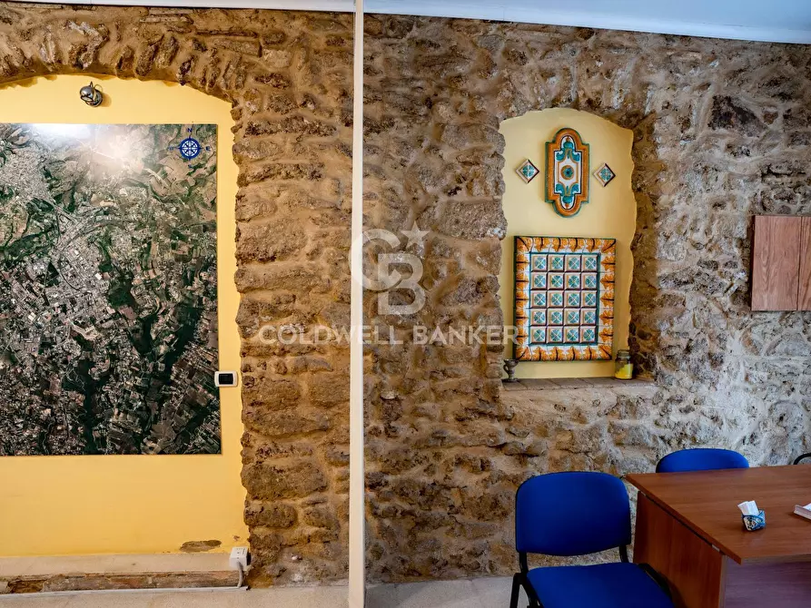 Immagine 10 di Locale commerciale in vendita  in via san filippo neri 23 a Caltagirone