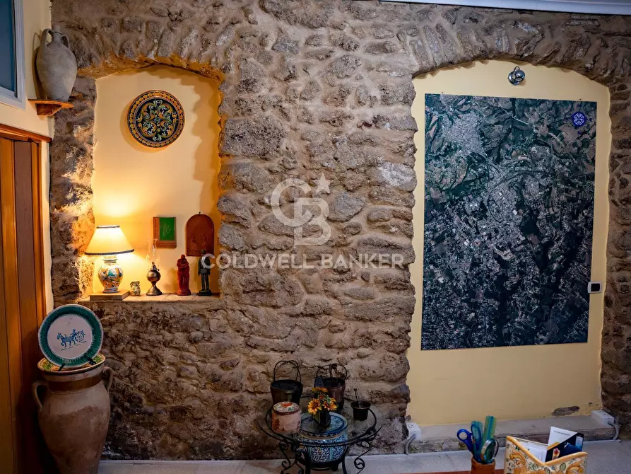 Immagine 12 di Locale commerciale in vendita  in via san filippo neri 23 a Caltagirone