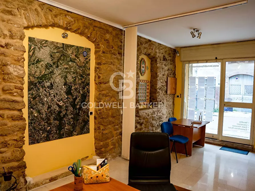 Immagine 1 di Locale commerciale in vendita  in via san filippo neri 23 a Caltagirone