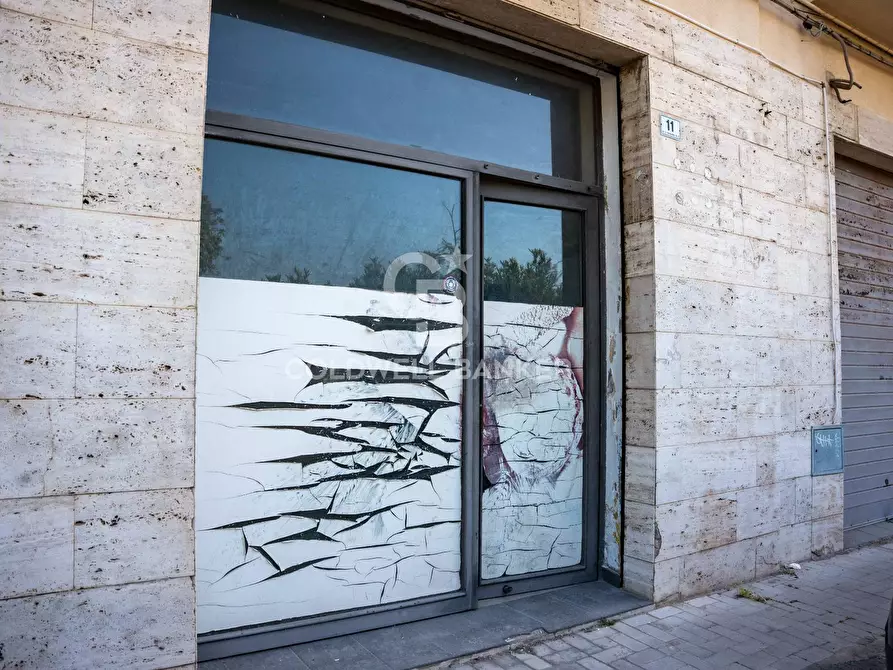 Immagine 4 di Locale commerciale in vendita  in via san Bernardino da Siena 11 - 13 a Caltagirone