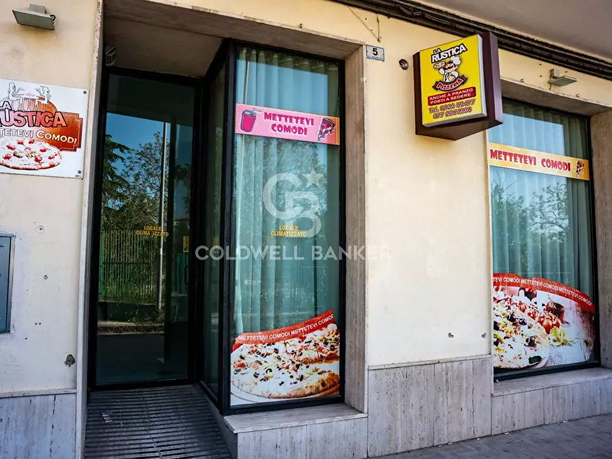 Immagine 1 di Locale commerciale in vendita  in Via San Bernardino da Siena 5-7-9 a Caltagirone