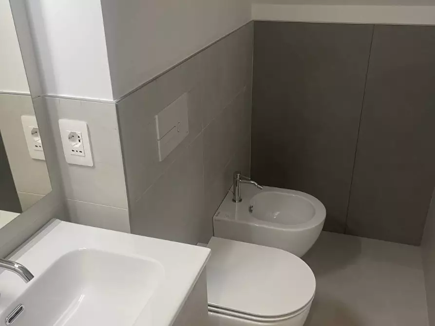 Immagine 9 di Appartamento in vendita  in Piazza Mentana a Cattolica