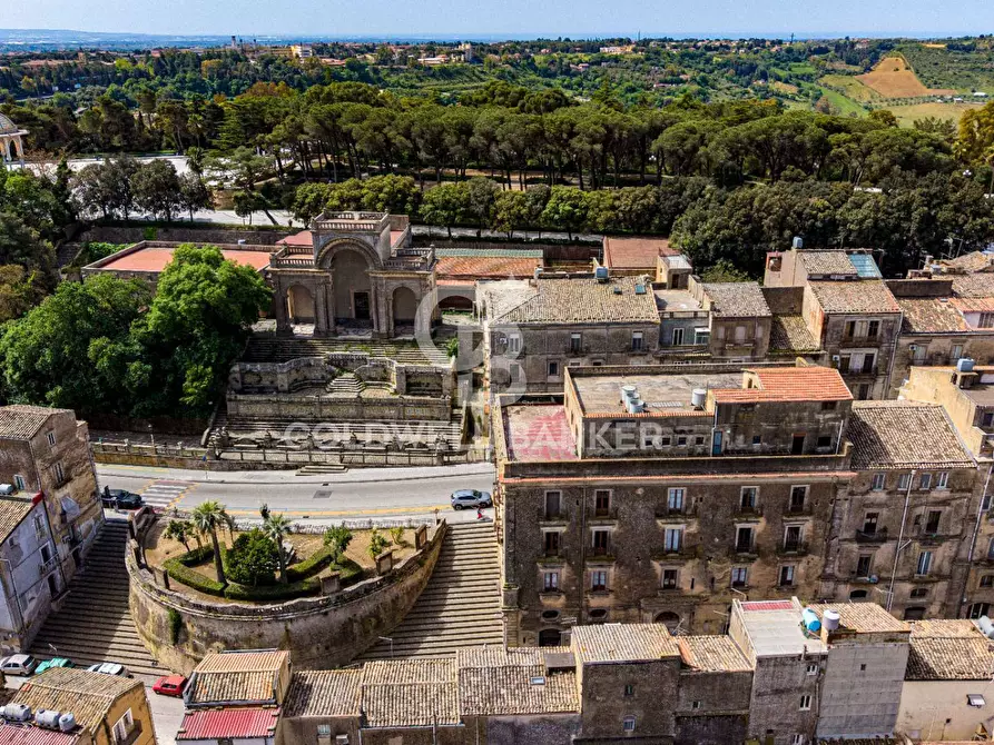 Immagine 2 di Palazzo in vendita  in Via Roma 165 167 169 a Caltagirone