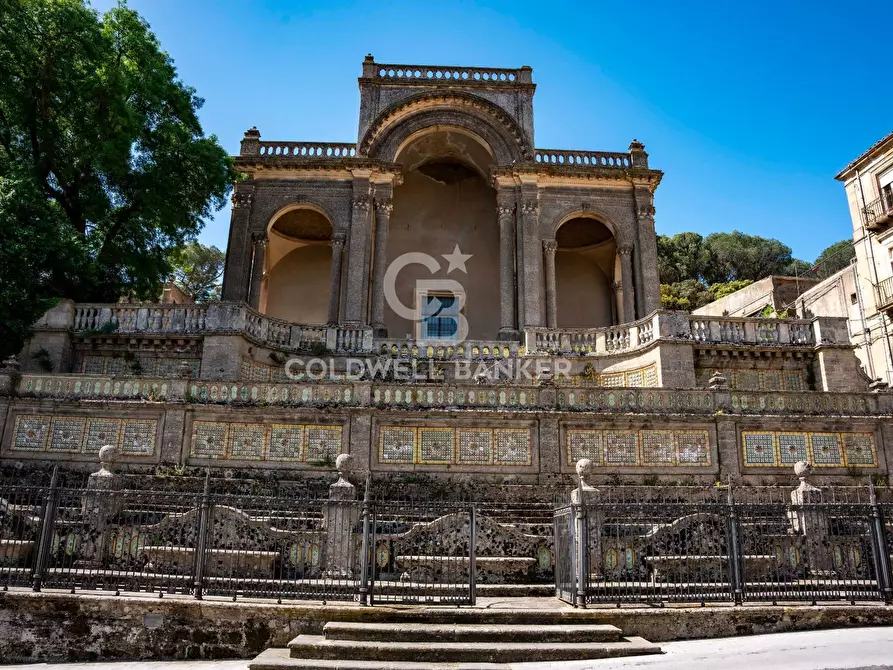 Immagine 4 di Palazzo in vendita  in Via Roma 165 167 169 a Caltagirone