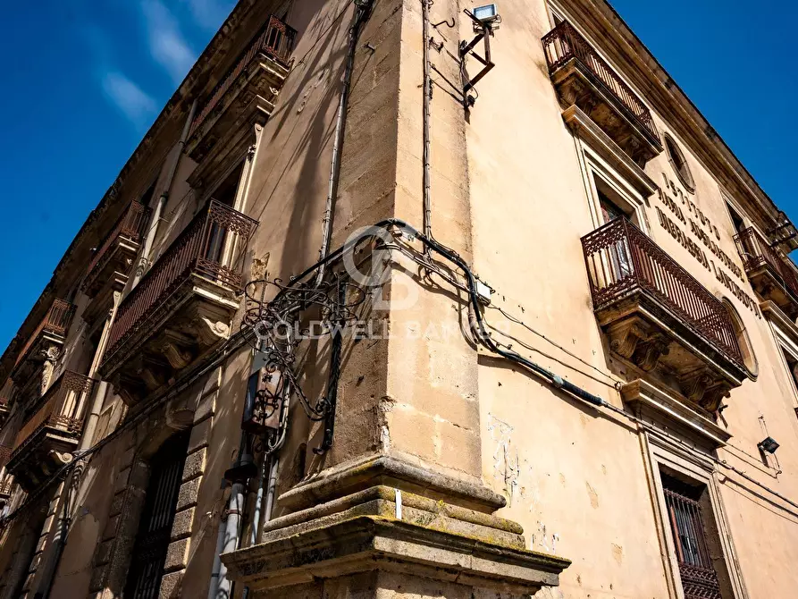 Immagine 16 di Palazzo in vendita  in Via Roma 165 167 169 a Caltagirone
