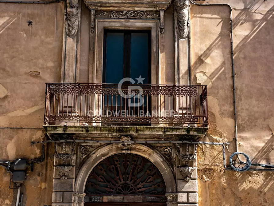 Immagine 18 di Palazzo in vendita  in Via Roma 165 167 169 a Caltagirone