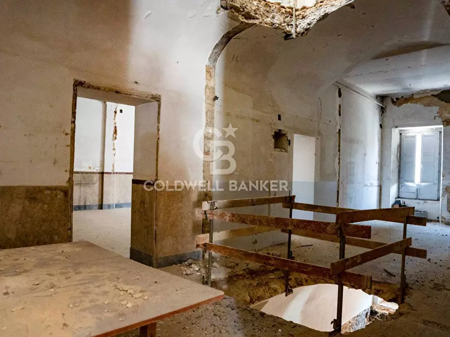 Immagine 24 di Palazzo in vendita  in Via Roma 165 167 169 a Caltagirone