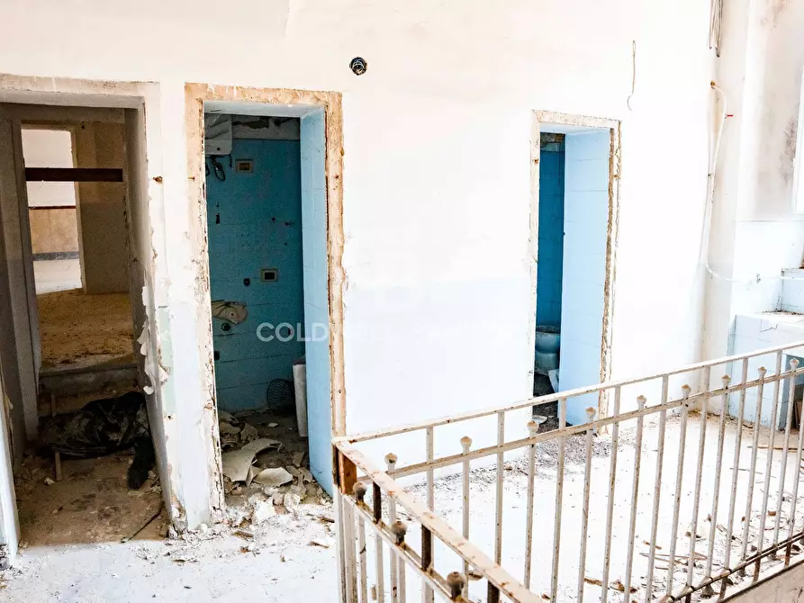 Immagine 40 di Palazzo in vendita  in Via Roma 165 167 169 a Caltagirone