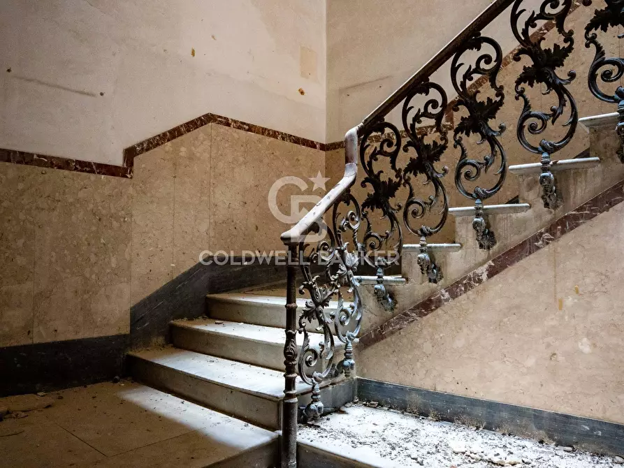 Immagine 47 di Palazzo in vendita  in Via Roma 165 167 169 a Caltagirone