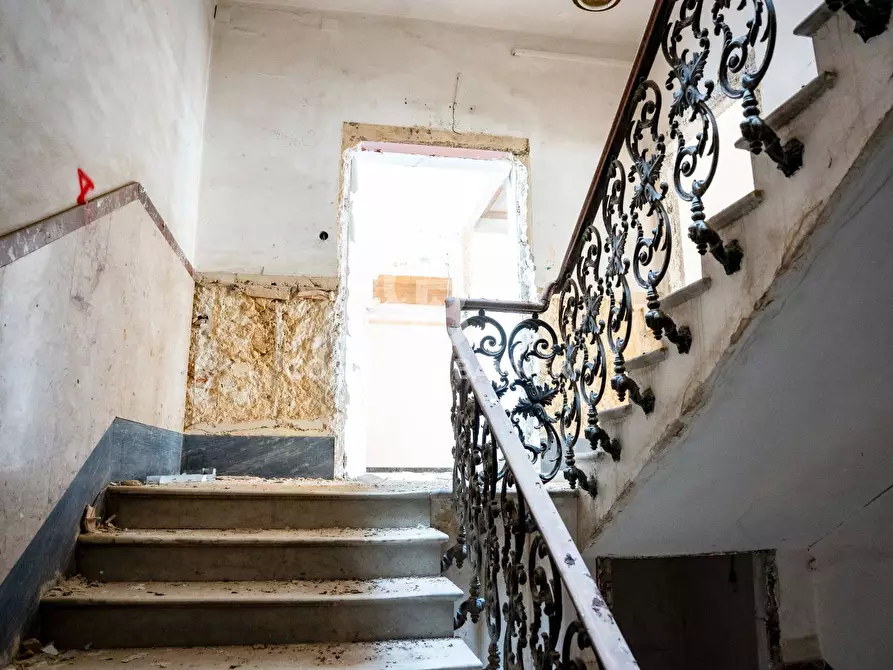 Immagine 48 di Palazzo in vendita  in Via Roma 165 167 169 a Caltagirone