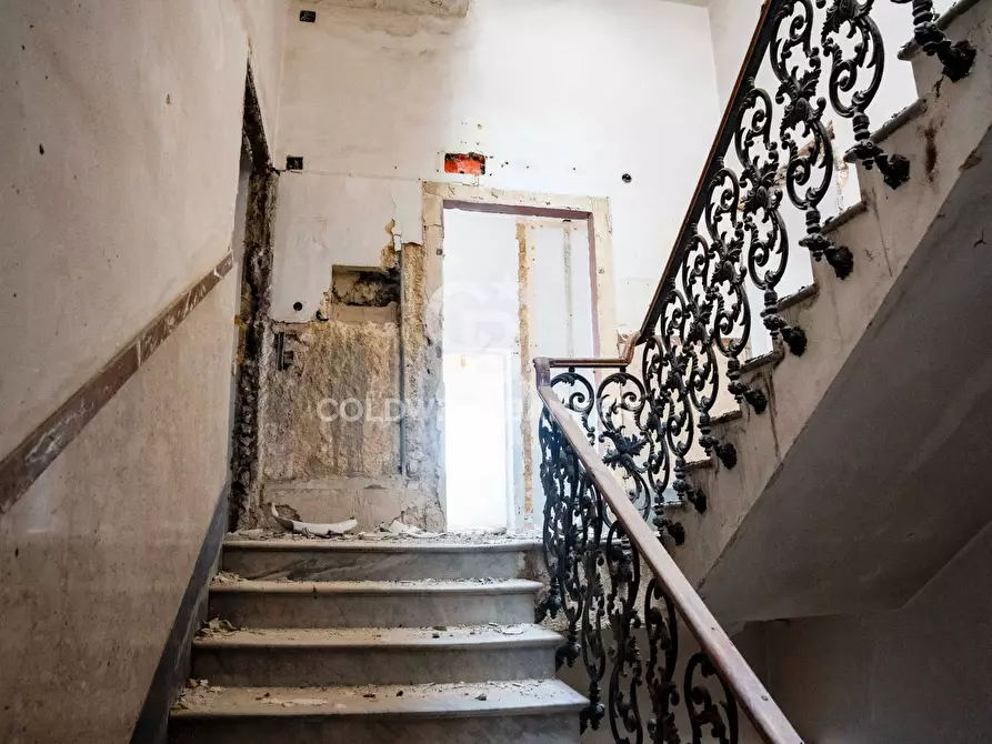 Immagine 65 di Palazzo in vendita  in Via Roma 165 167 169 a Caltagirone