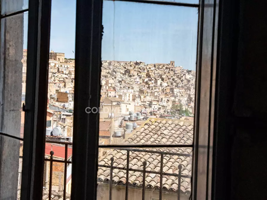 Immagine 68 di Palazzo in vendita  in Via Roma 165 167 169 a Caltagirone