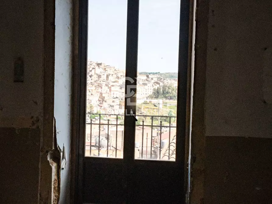 Immagine 74 di Palazzo in vendita  in Via Roma 165 167 169 a Caltagirone