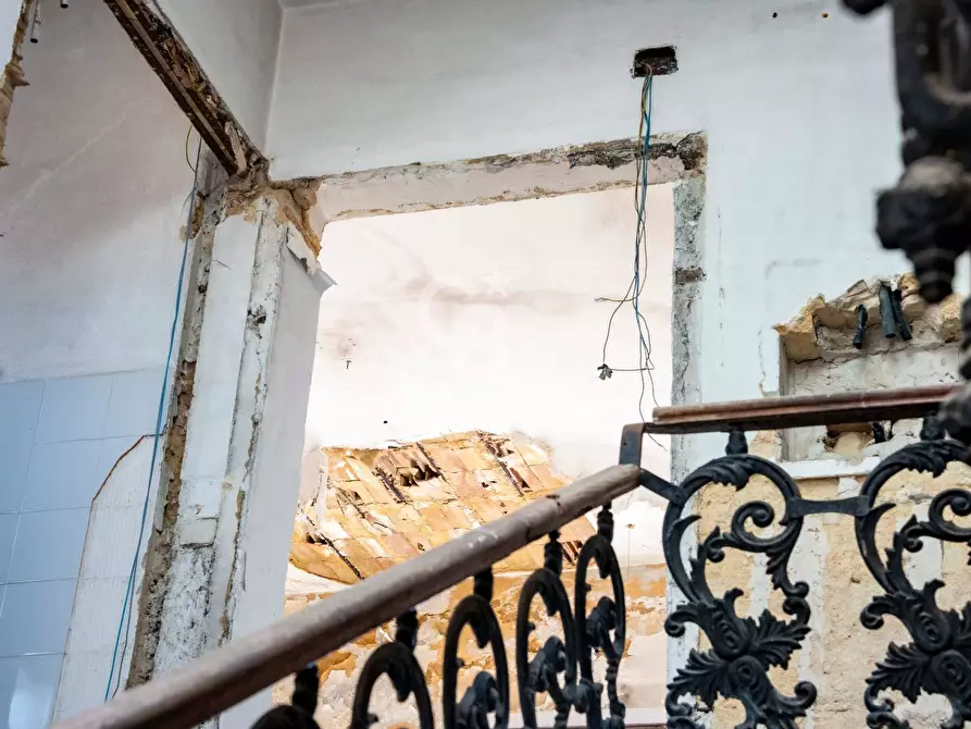Immagine 77 di Palazzo in vendita  in Via Roma 165 167 169 a Caltagirone
