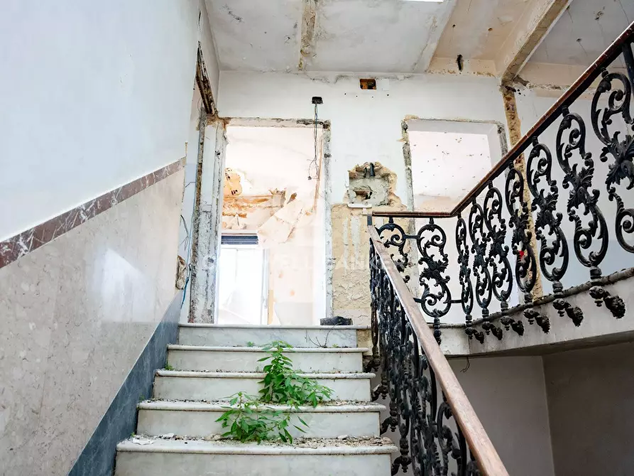 Immagine 78 di Palazzo in vendita  in Via Roma 165 167 169 a Caltagirone