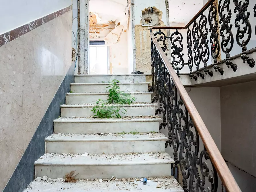 Immagine 79 di Palazzo in vendita  in Via Roma 165 167 169 a Caltagirone