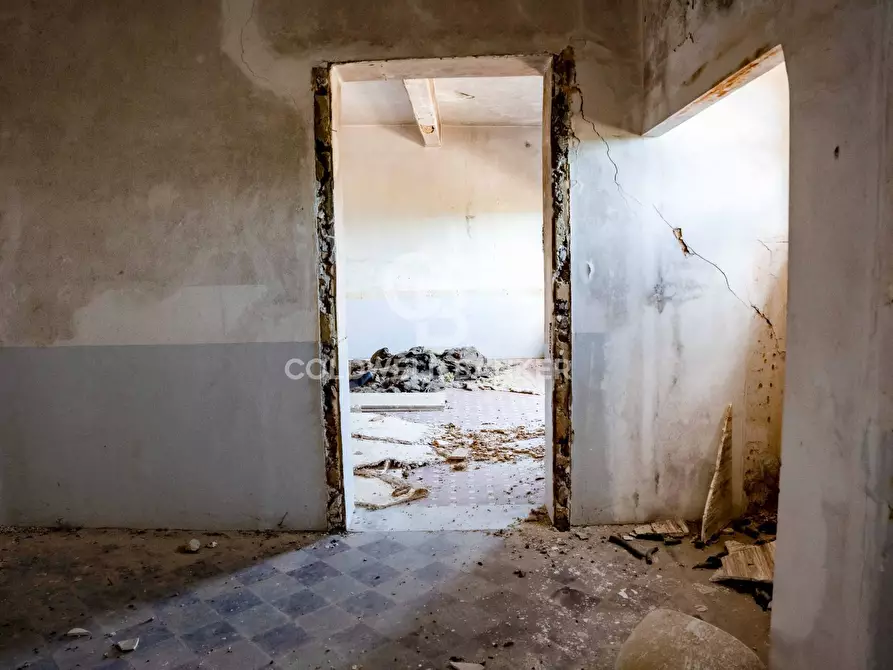 Immagine 83 di Palazzo in vendita  in Via Roma 165 167 169 a Caltagirone