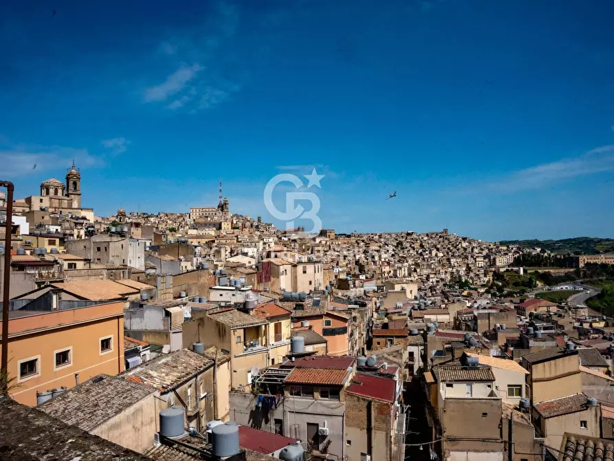 Immagine 85 di Palazzo in vendita  in Via Roma 165 167 169 a Caltagirone