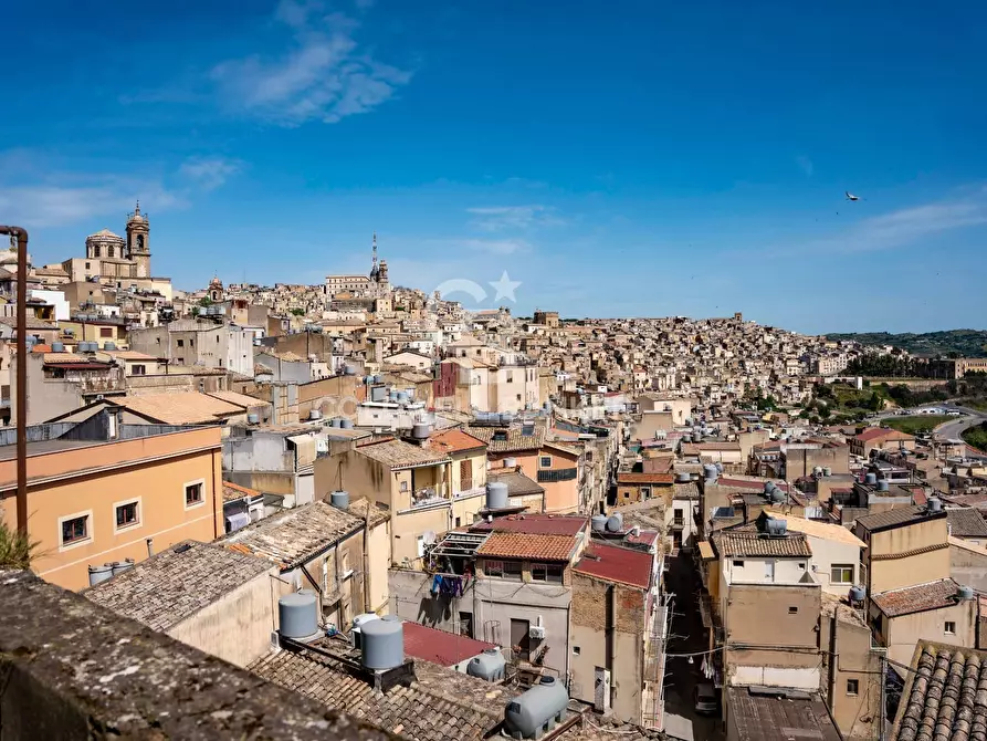 Immagine 86 di Palazzo in vendita  in Via Roma 165 167 169 a Caltagirone