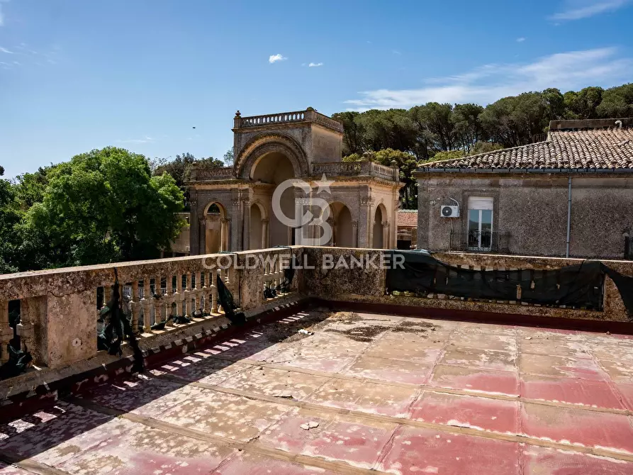 Immagine 88 di Palazzo in vendita  in Via Roma 165 167 169 a Caltagirone