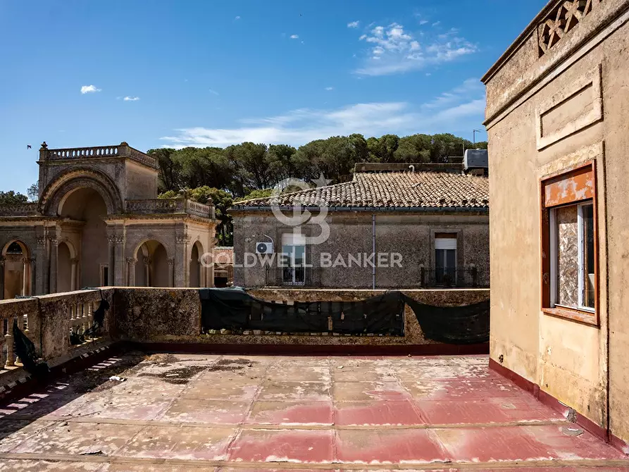 Immagine 89 di Palazzo in vendita  in Via Roma 165 167 169 a Caltagirone