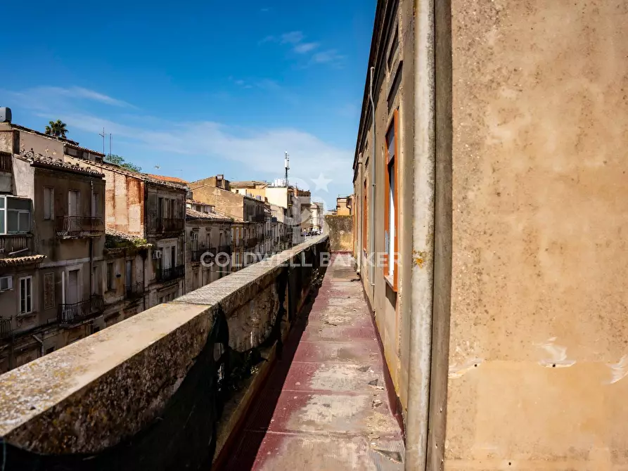 Immagine 90 di Palazzo in vendita  in Via Roma 165 167 169 a Caltagirone