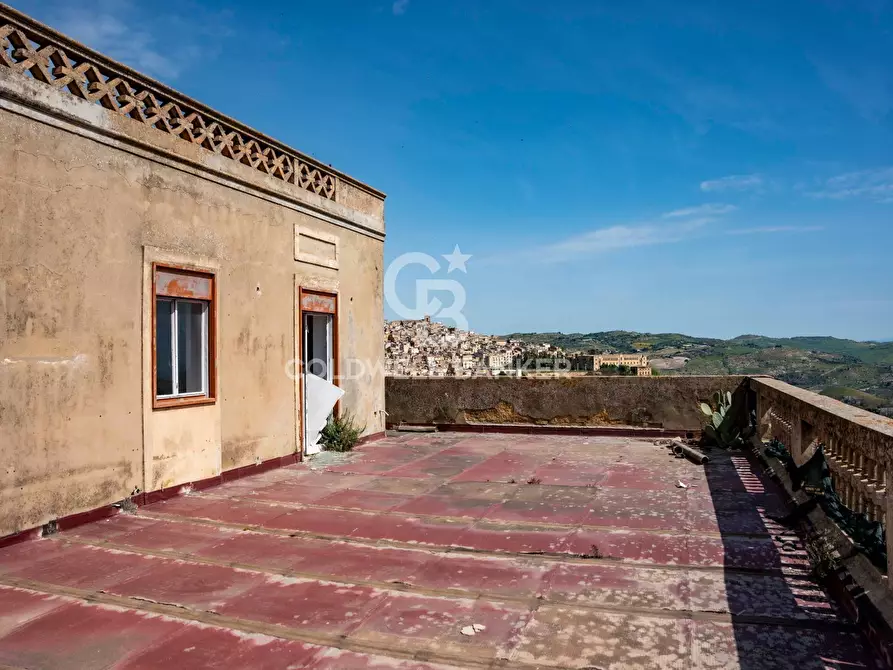 Immagine 91 di Palazzo in vendita  in Via Roma 165 167 169 a Caltagirone