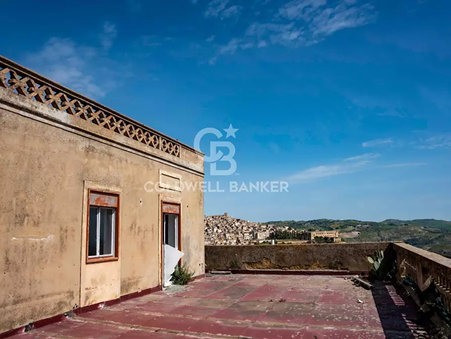 Immagine 93 di Palazzo in vendita  in Via Roma 165 167 169 a Caltagirone