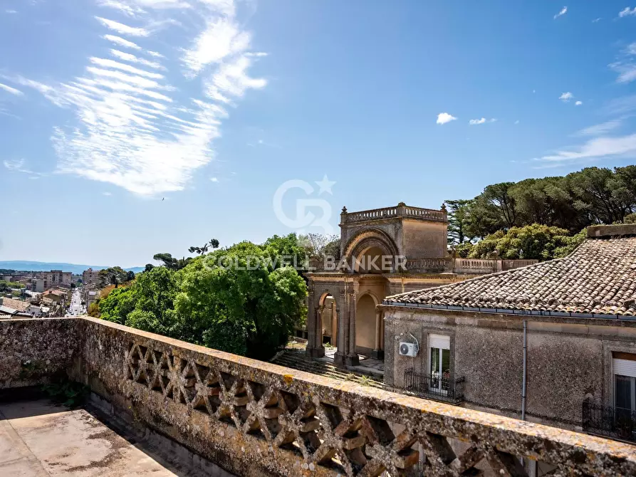 Immagine 95 di Palazzo in vendita  in Via Roma 165 167 169 a Caltagirone