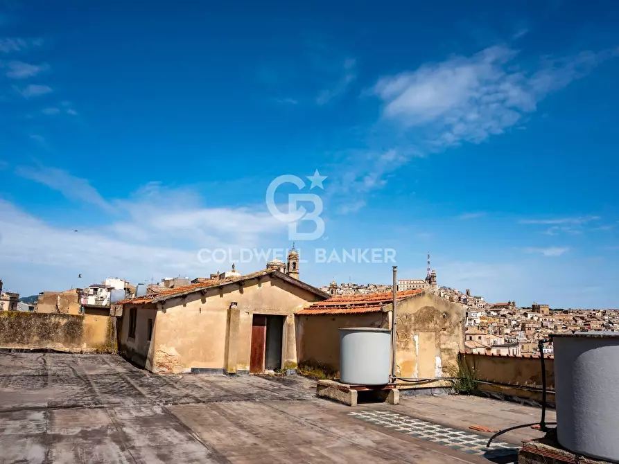 Immagine 96 di Palazzo in vendita  in Via Roma 165 167 169 a Caltagirone
