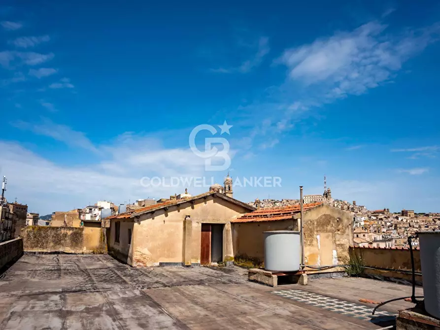 Immagine 99 di Palazzo in vendita  in Via Roma 165 167 169 a Caltagirone